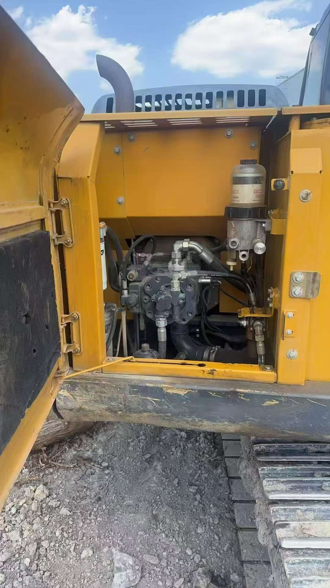 Buy XCMG XE135B Used Excavator / 2