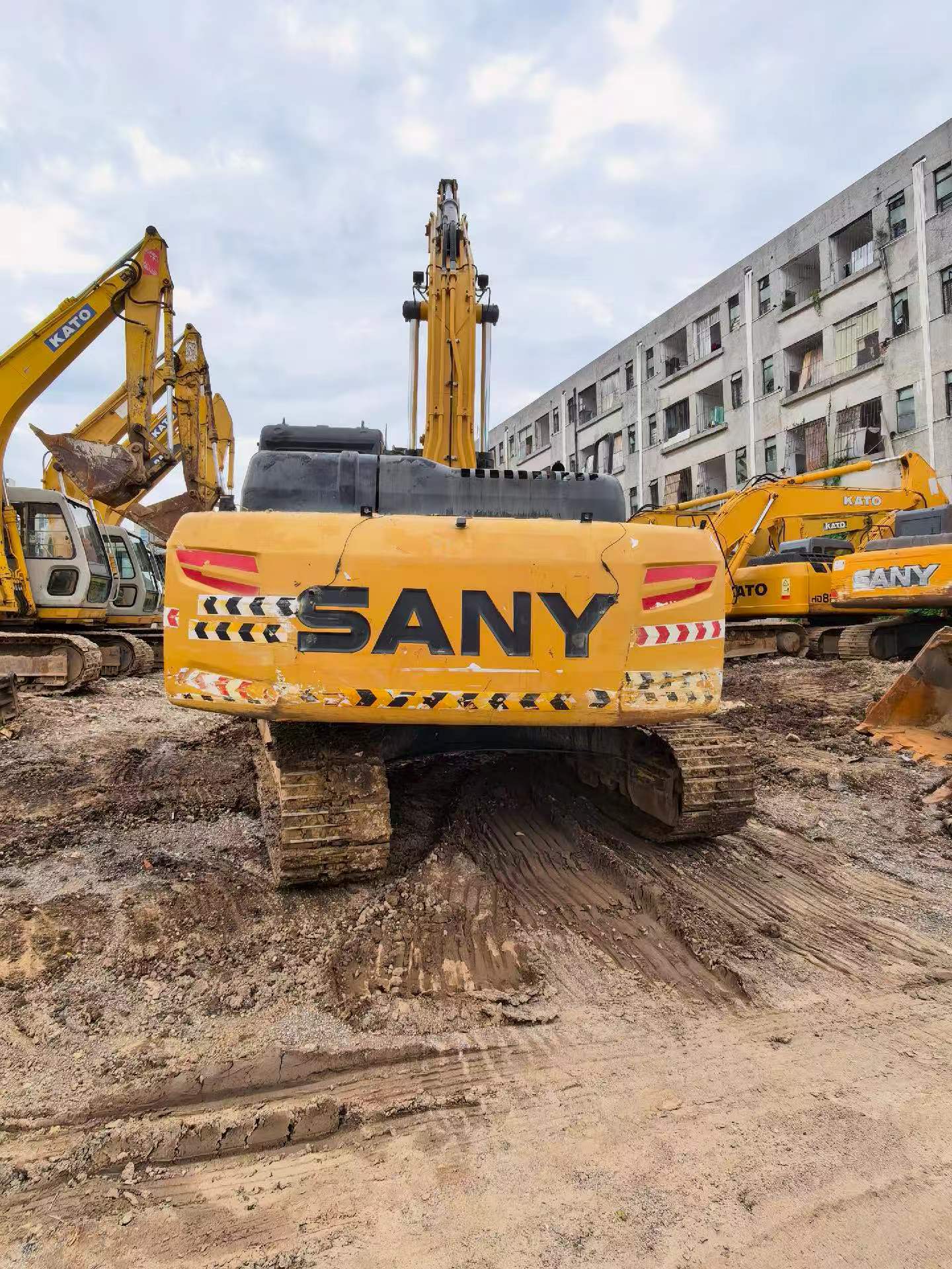 Buy Sany SY245H Used Excavator / 2