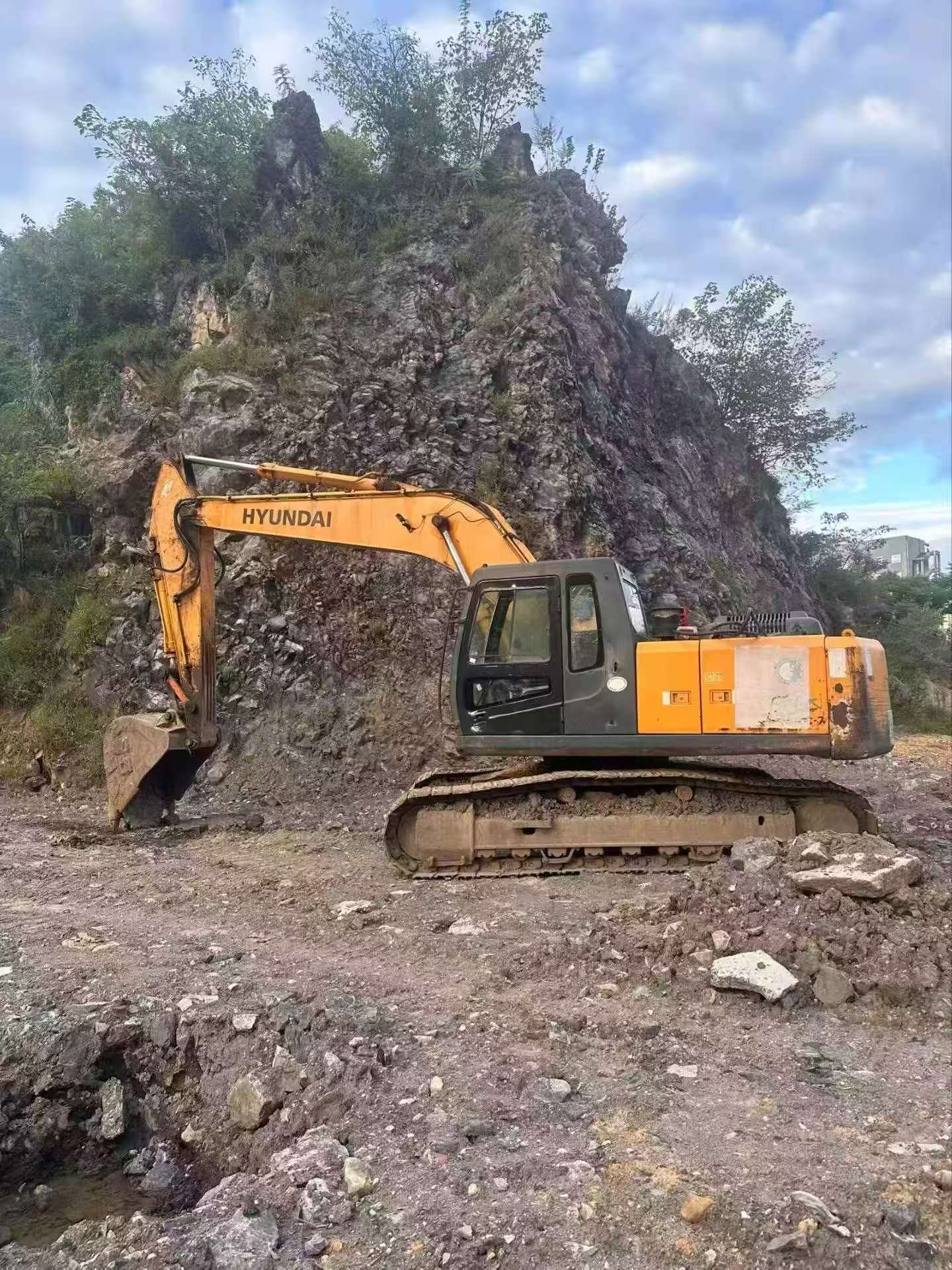 Buy Hyundai R225-7 Used Excavator / 2