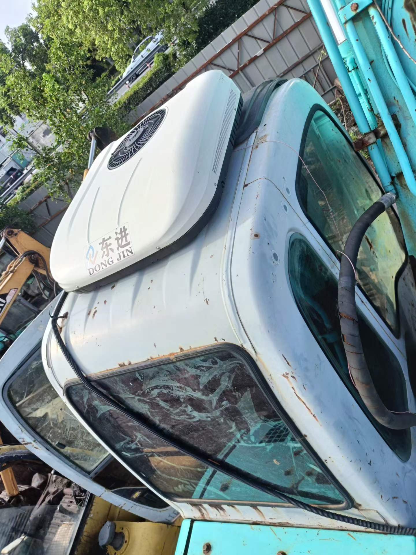 Buy Kobelco SK200-6E Used Excavator / 8