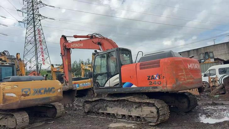 Buy Hitachi EX210-5 Used Excavator / 1