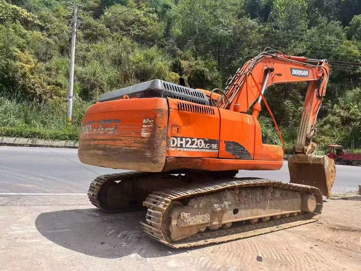 Buy Doosan DH220-9E Used Excavator / 1