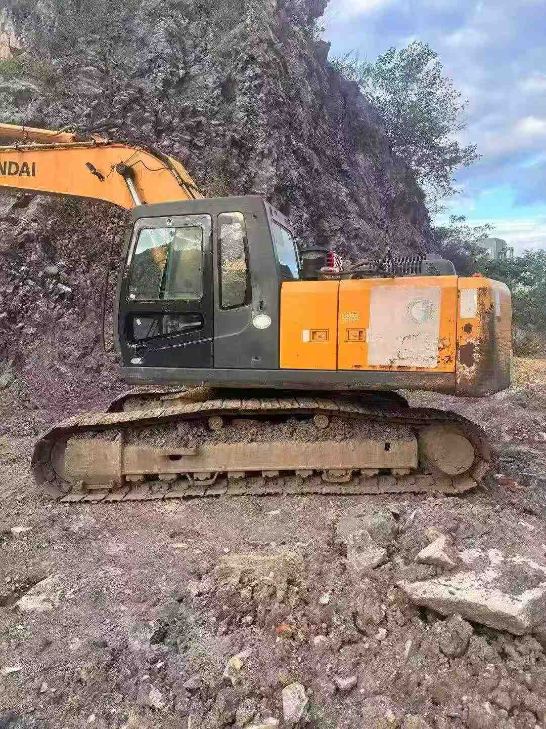 Buy Hyundai R225-7 Used Excavator / 4
