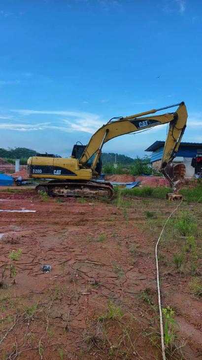 Buy Caterpillar 320D Used Excavator / 1