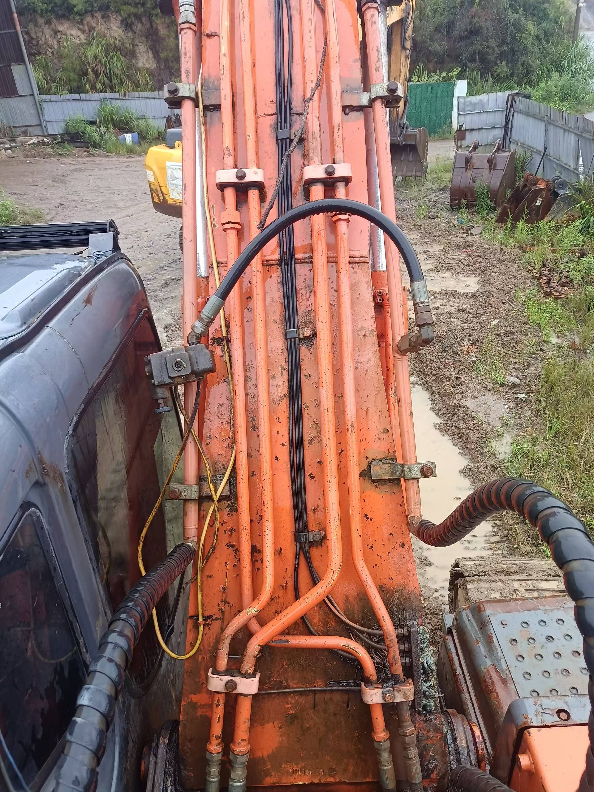 Buy Hitachi ZX200-3G Used Excavator / 4