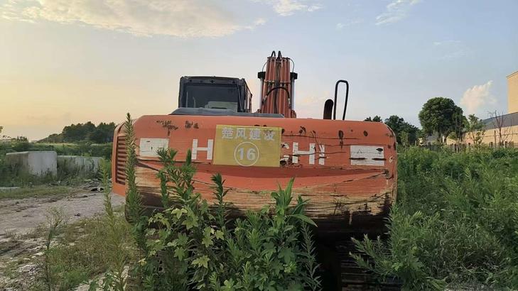 Buy Hitachi EX200-3 Used Excavator / 1