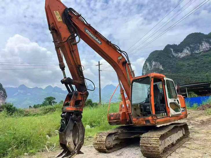 Buy Doosan DH150-7 Used Excavator / 1