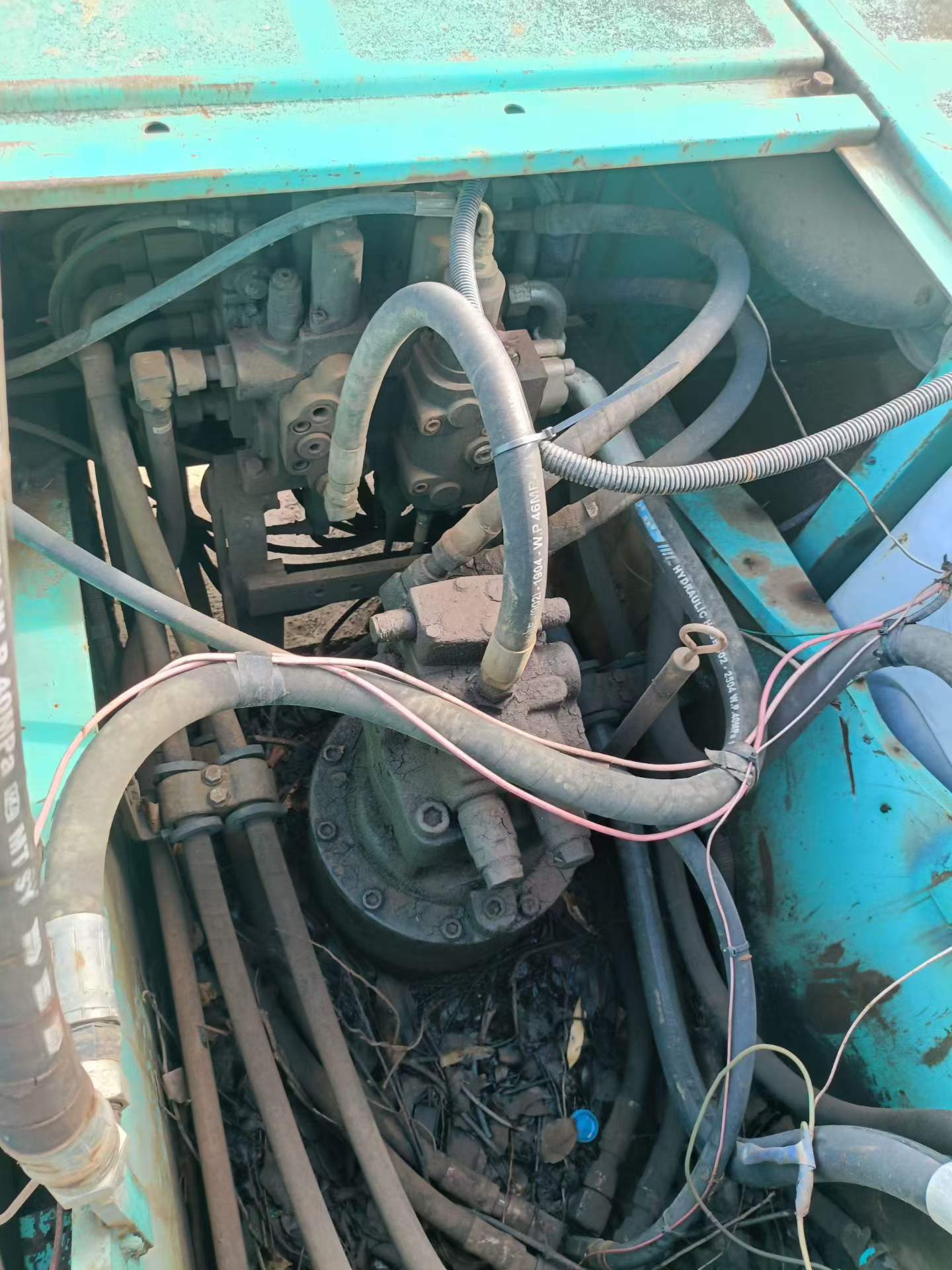 Buy Kobelco SK200-6E Used Excavator / 9