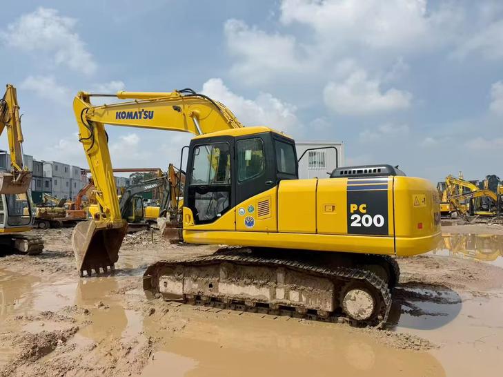 Buy Komatsu PC200-7 Used Excavator / 1