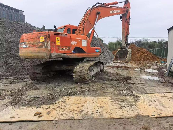 Buy Doosan DH215-7 Used Excavator / 1