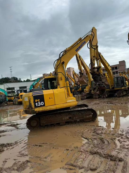 Buy Komatsu PC130-7 Used Excavator / 1