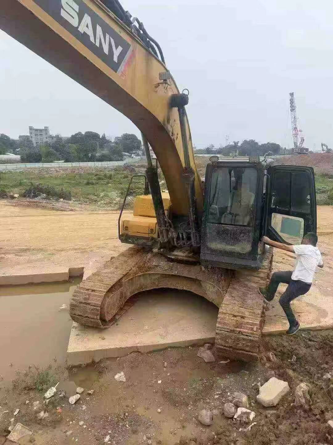 Buy Sany SY245H Used Excavator / 5