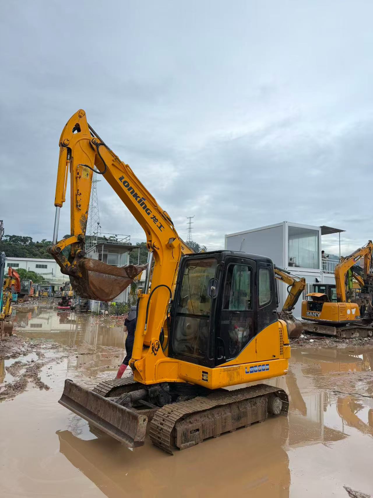 Buy XCMG XE60 Used Excavator / 7
