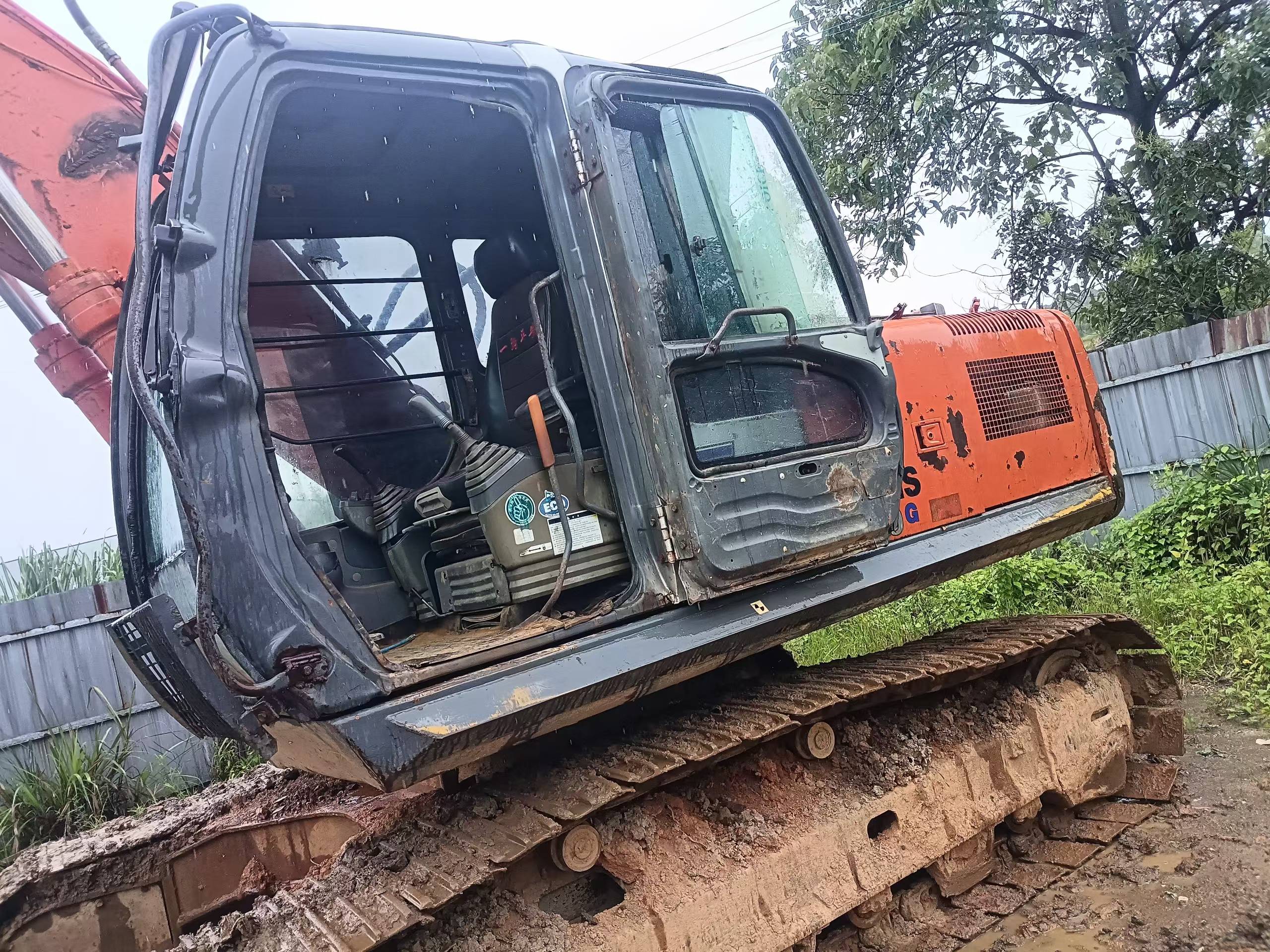 Buy Hitachi ZX200-3G Used Excavator / 3