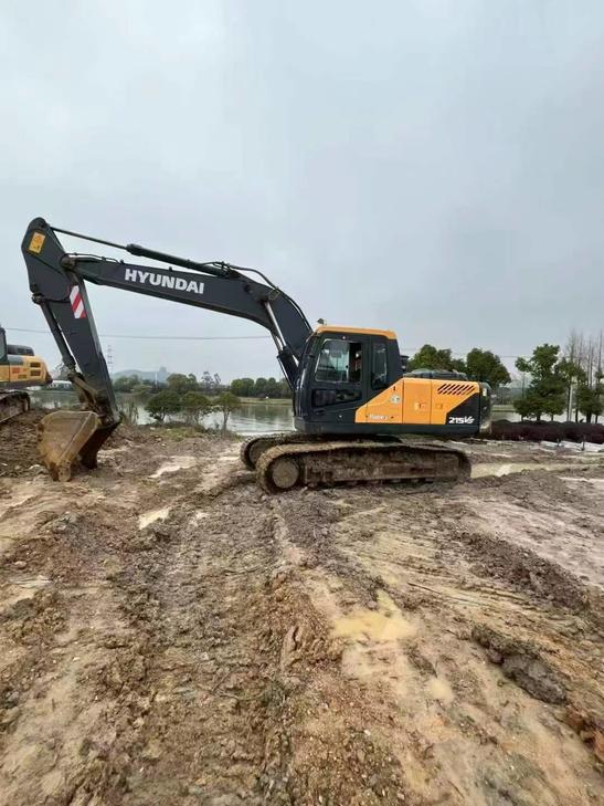 Buy Hyundai R215-7 Used Excavator / 1
