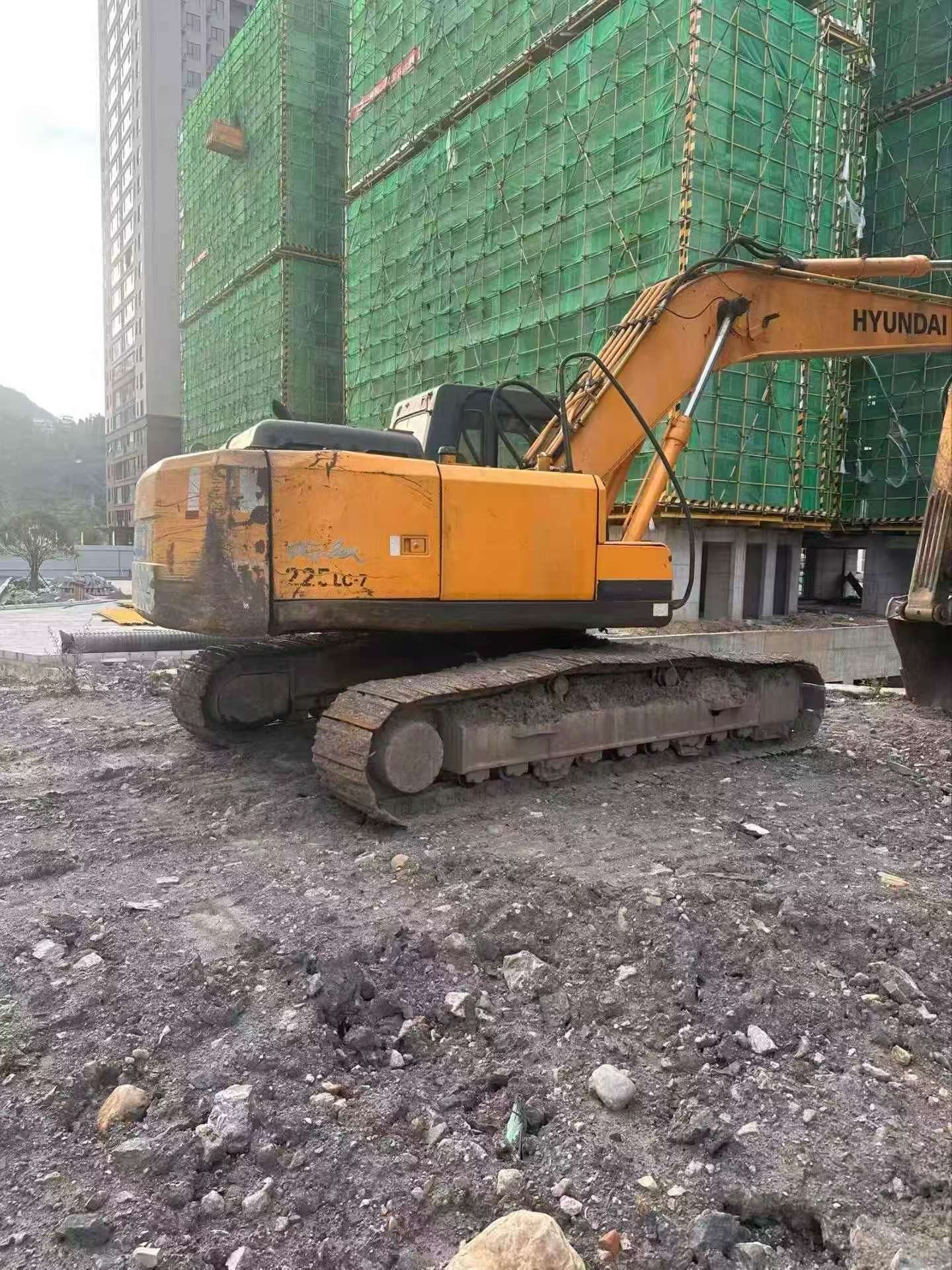 Buy Hyundai R225-7 Used Excavator / 4