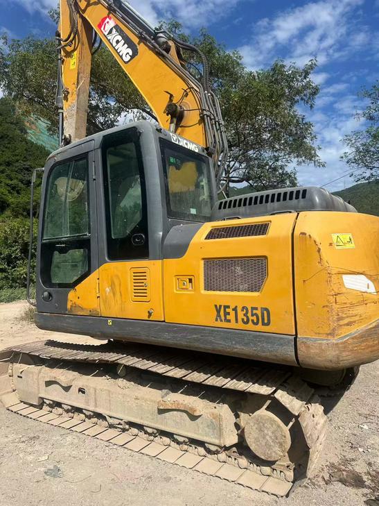 Buy XCMG XE135B Used Excavator / 1