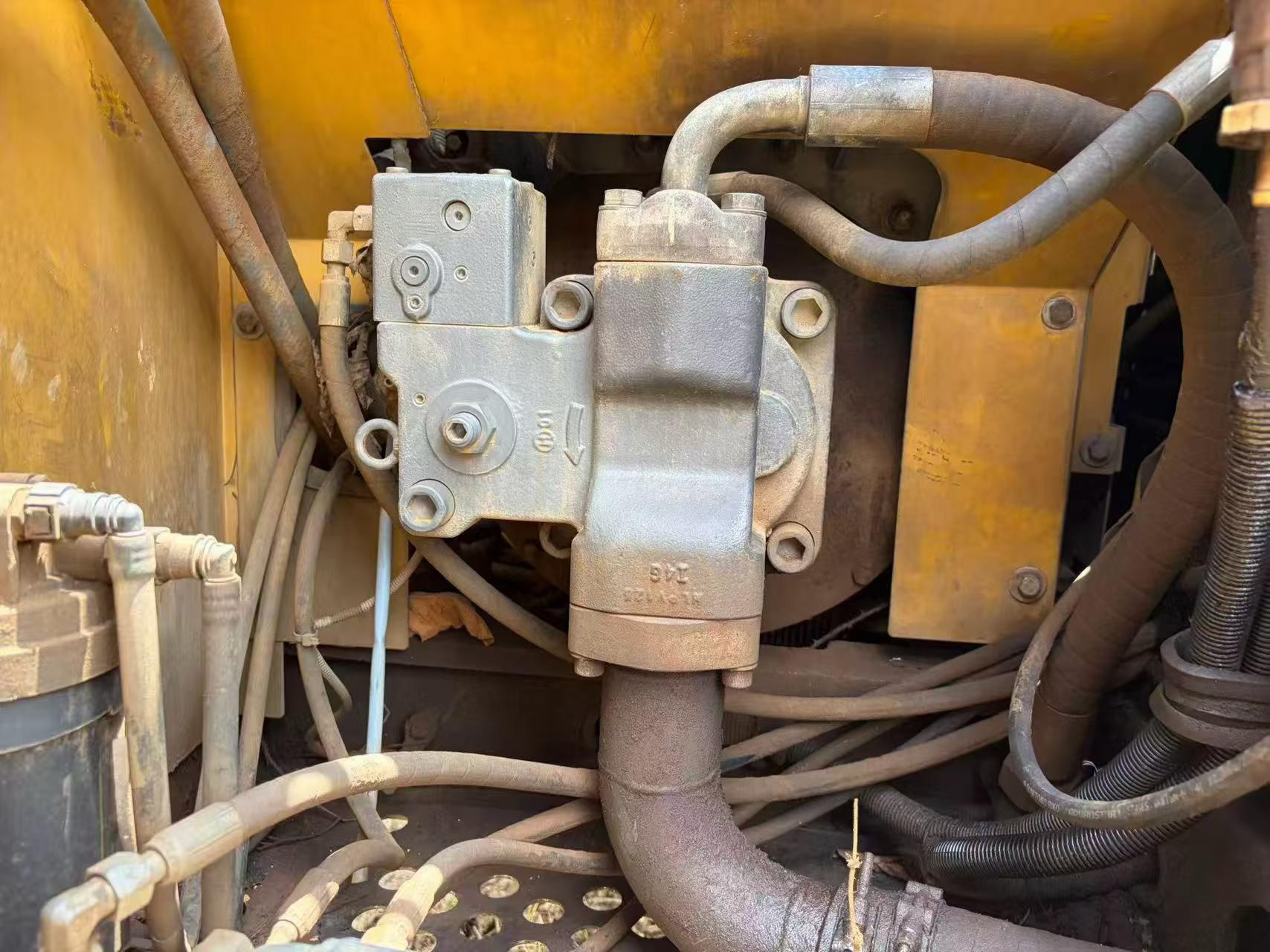 Buy XCMG XE135B Used Excavator / 4