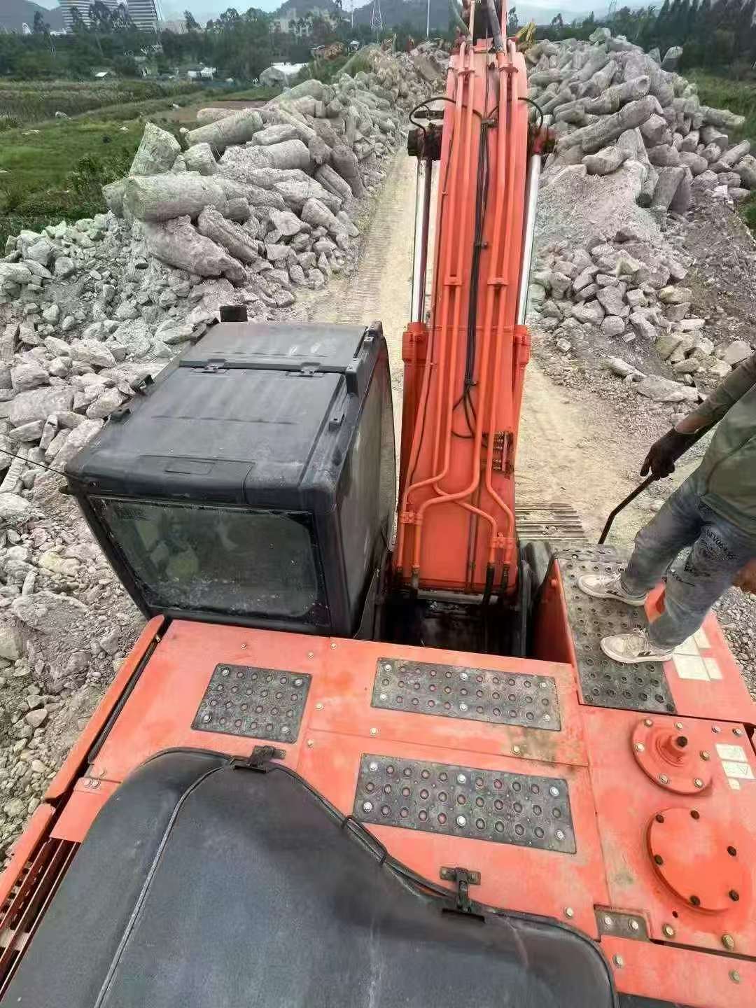 Buy Hitachi ZH200-5A Used Excavator / 8