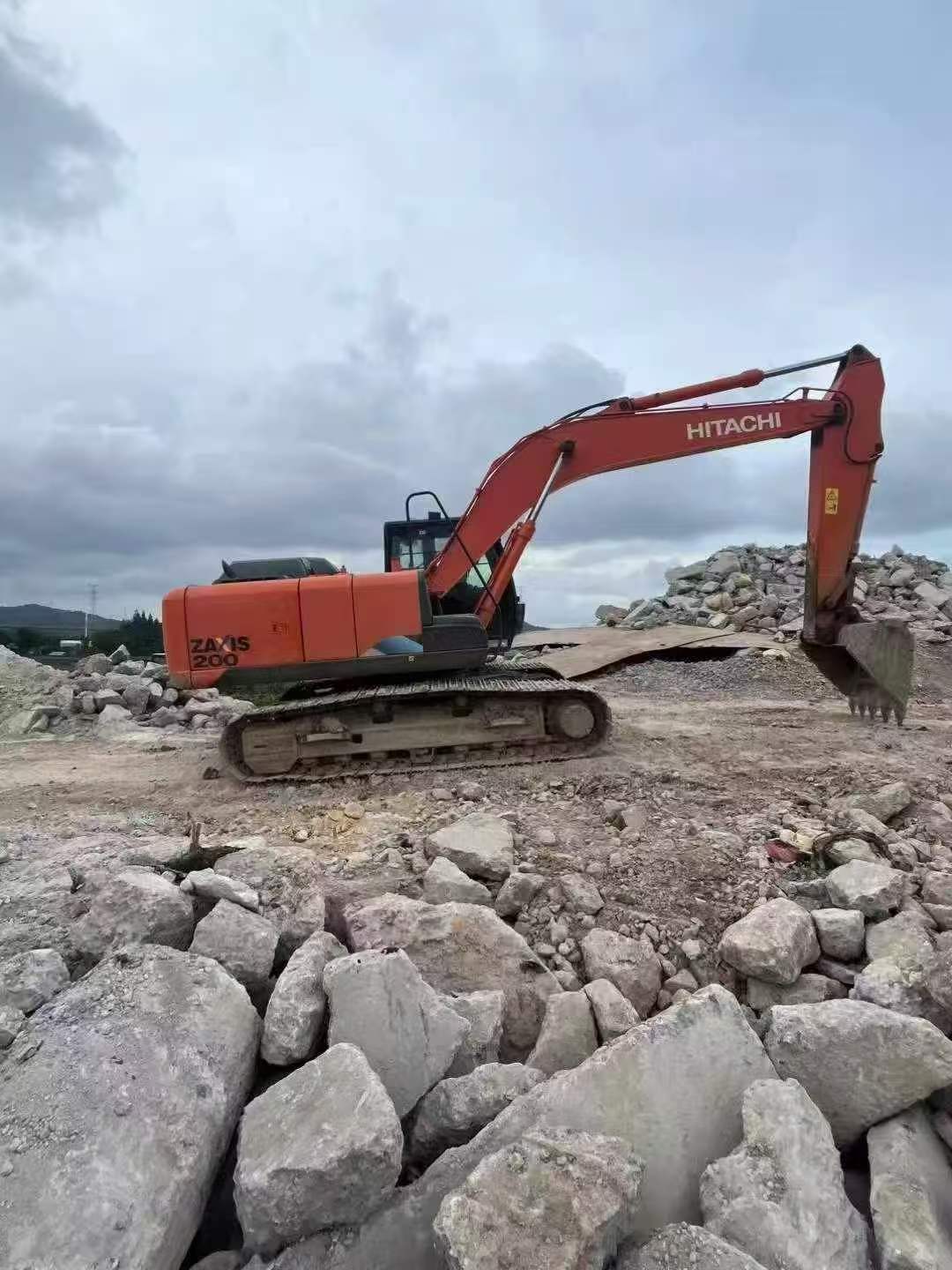 Buy Hitachi ZH200-5A Used Excavator / 3