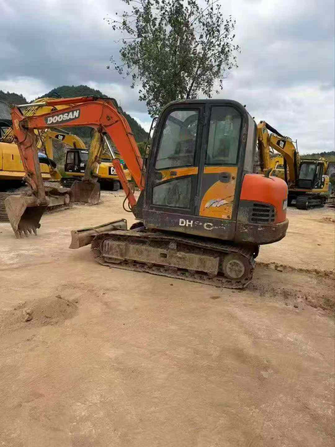 Buy Doosan DH60 Used Excavator / 3