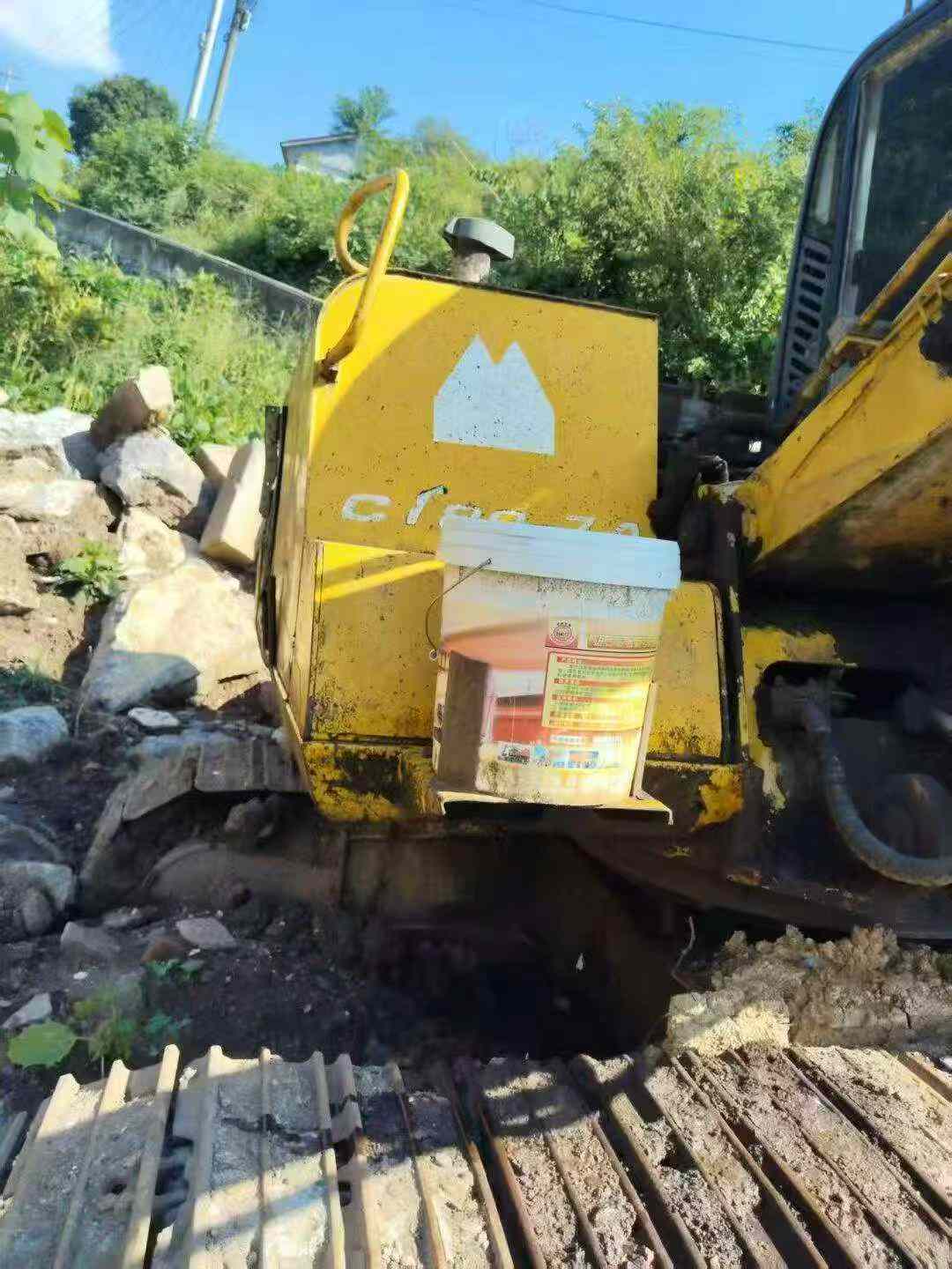 Comprar Caterpillar CT85 Usado Escavadeira
