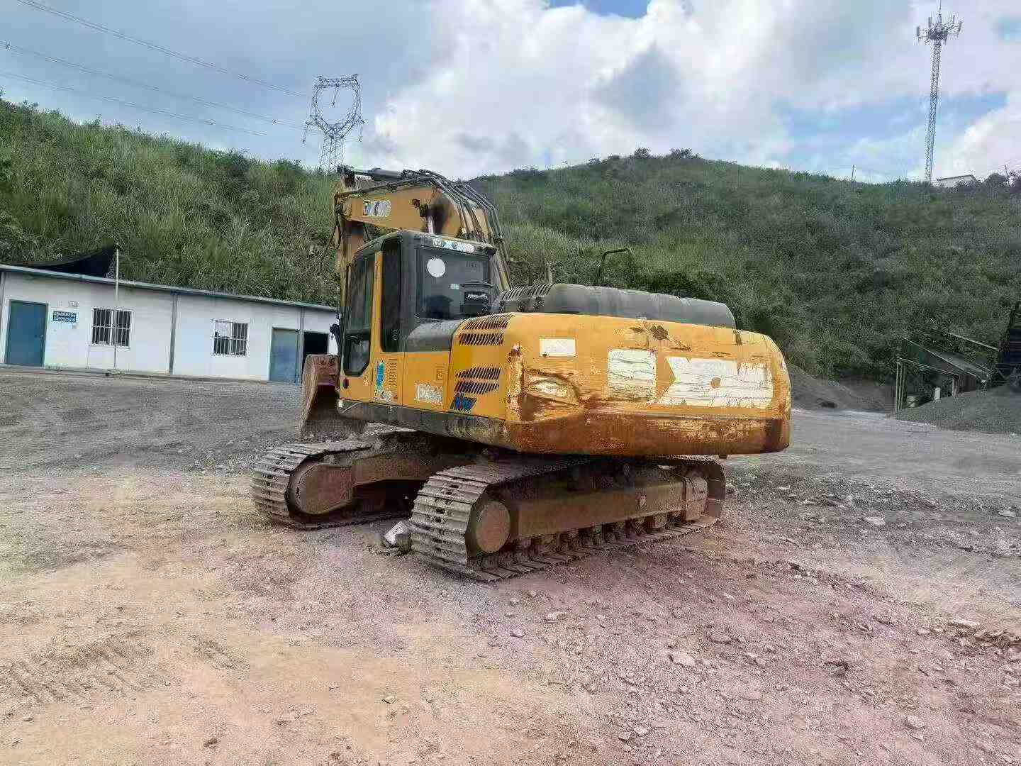 Buy XCMG XE215 Used Excavator / 3