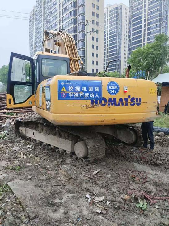 Buy Komatsu PC200 Used Excavator / 1