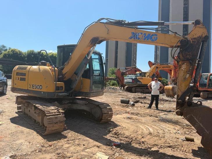 Buy XCMG XE75C Used Excavator / 1