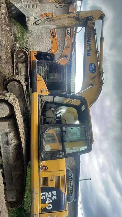 Buy Komatsu PC200-8 Used Excavator / 1