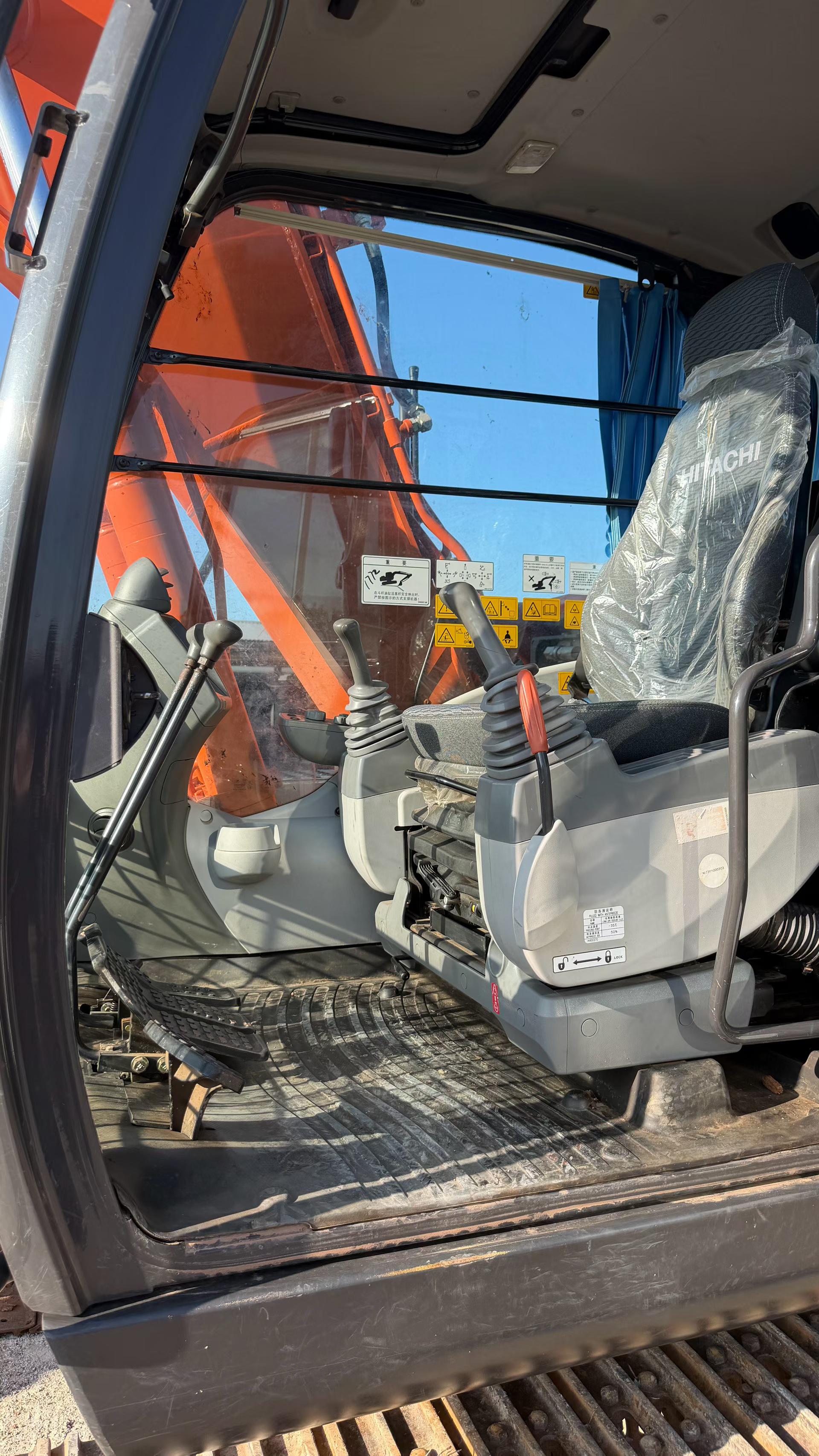 Buy Hitachi EX130 Used Excavator / 9