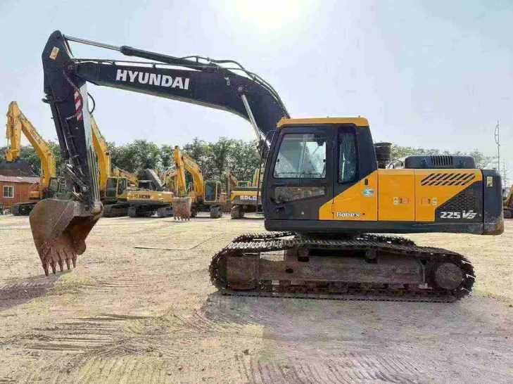 Buy Hyundai R215-7 Used Excavator / 1