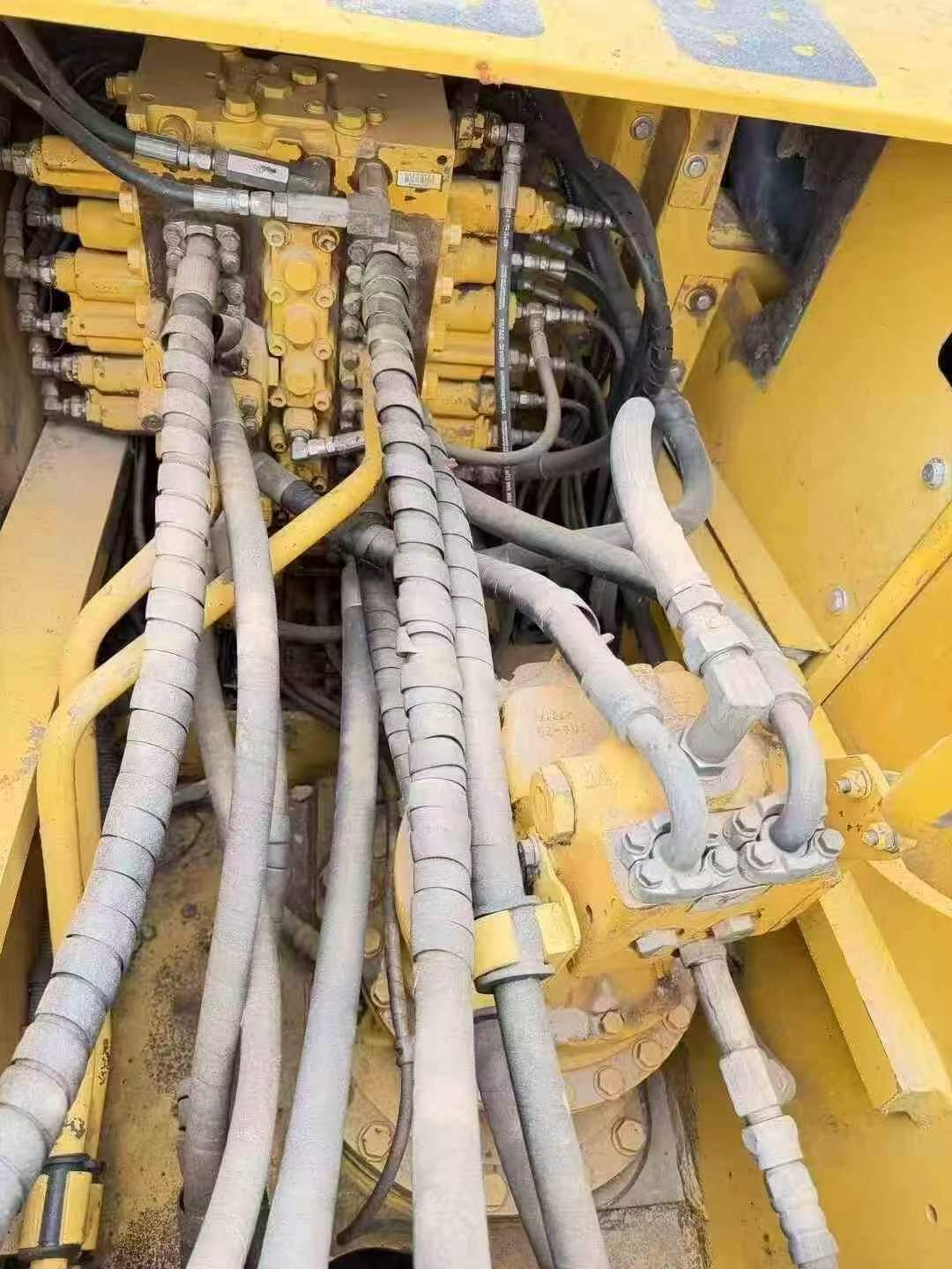Buy Komatsu PC220 Used Excavator / 4