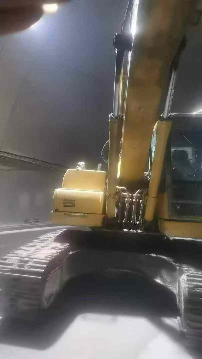 Buy Komatsu PC200 Used Excavator / 2