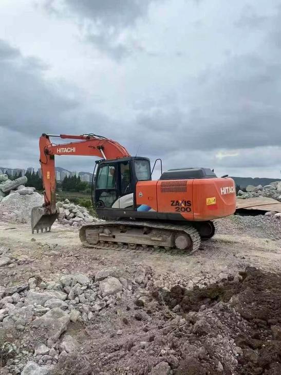 Buy Hitachi ZH200-5A Used Excavator / 1