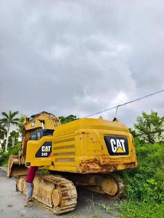 Buy Caterpillar 349E Used Excavator / 1