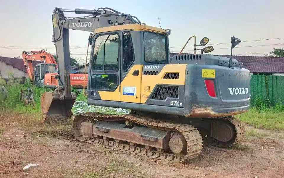 Buy Volvo L120E Used Excavator / 3