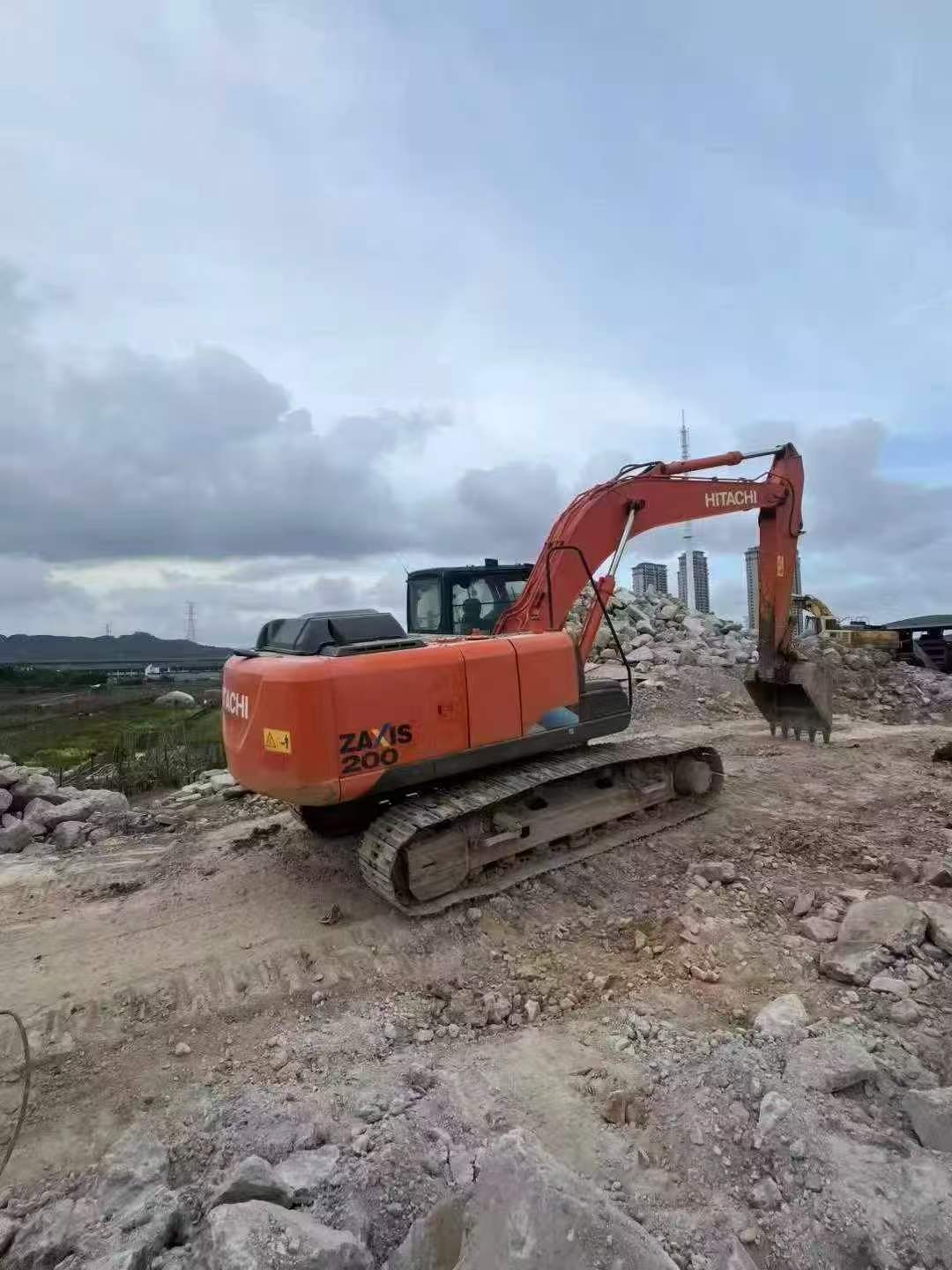 Buy Hitachi ZH200-5A Used Excavator / 6