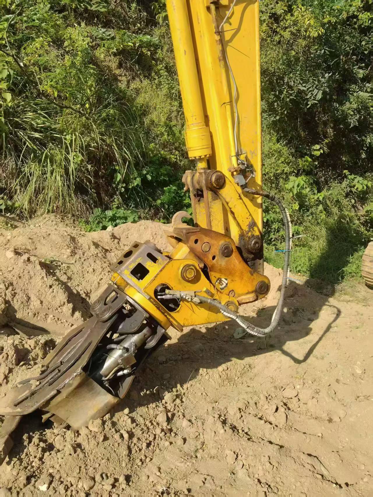 Buy Komatsu PC130 Used Excavator / 5