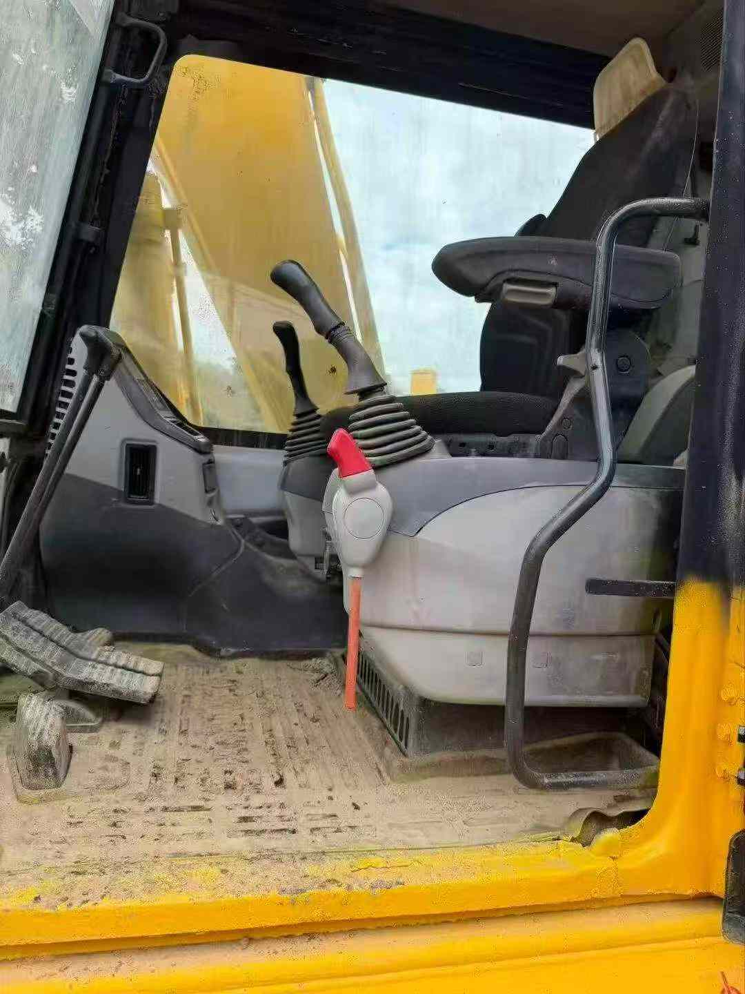 Buy Komatsu PC130 Used Excavator / 9