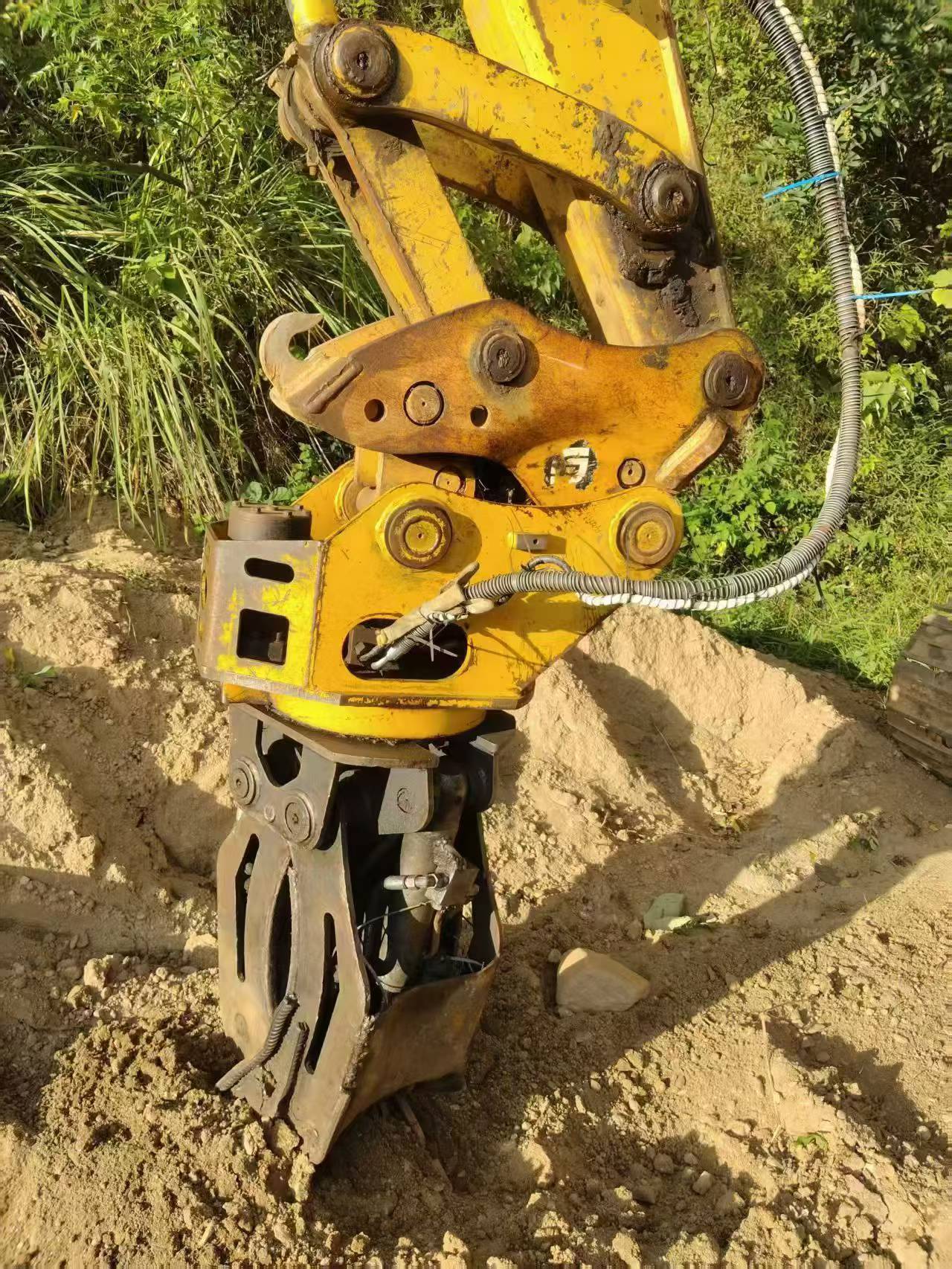 Buy Komatsu PC130 Used Excavator / 2