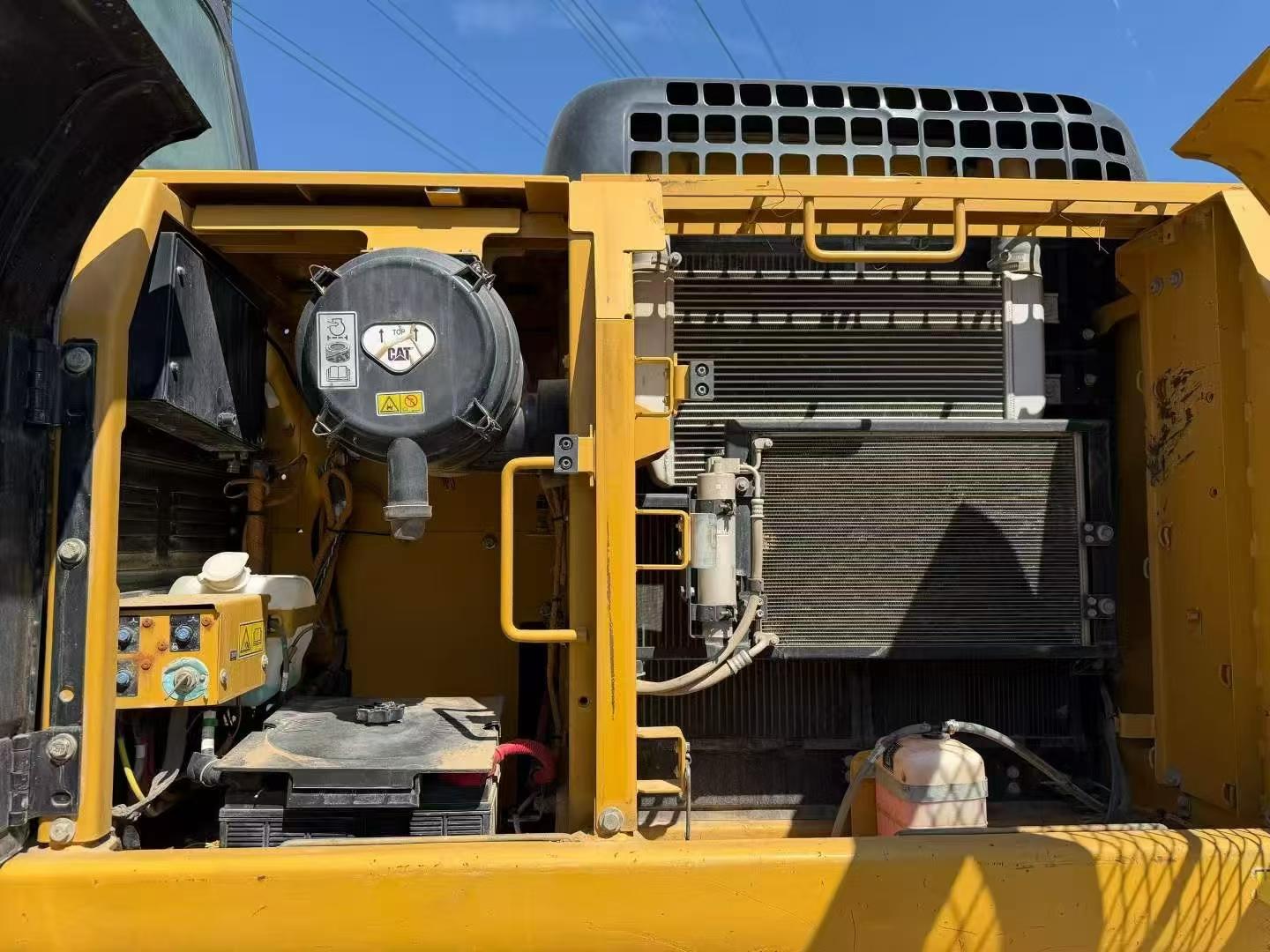 Buy Caterpillar 320D Used Excavator / 5
