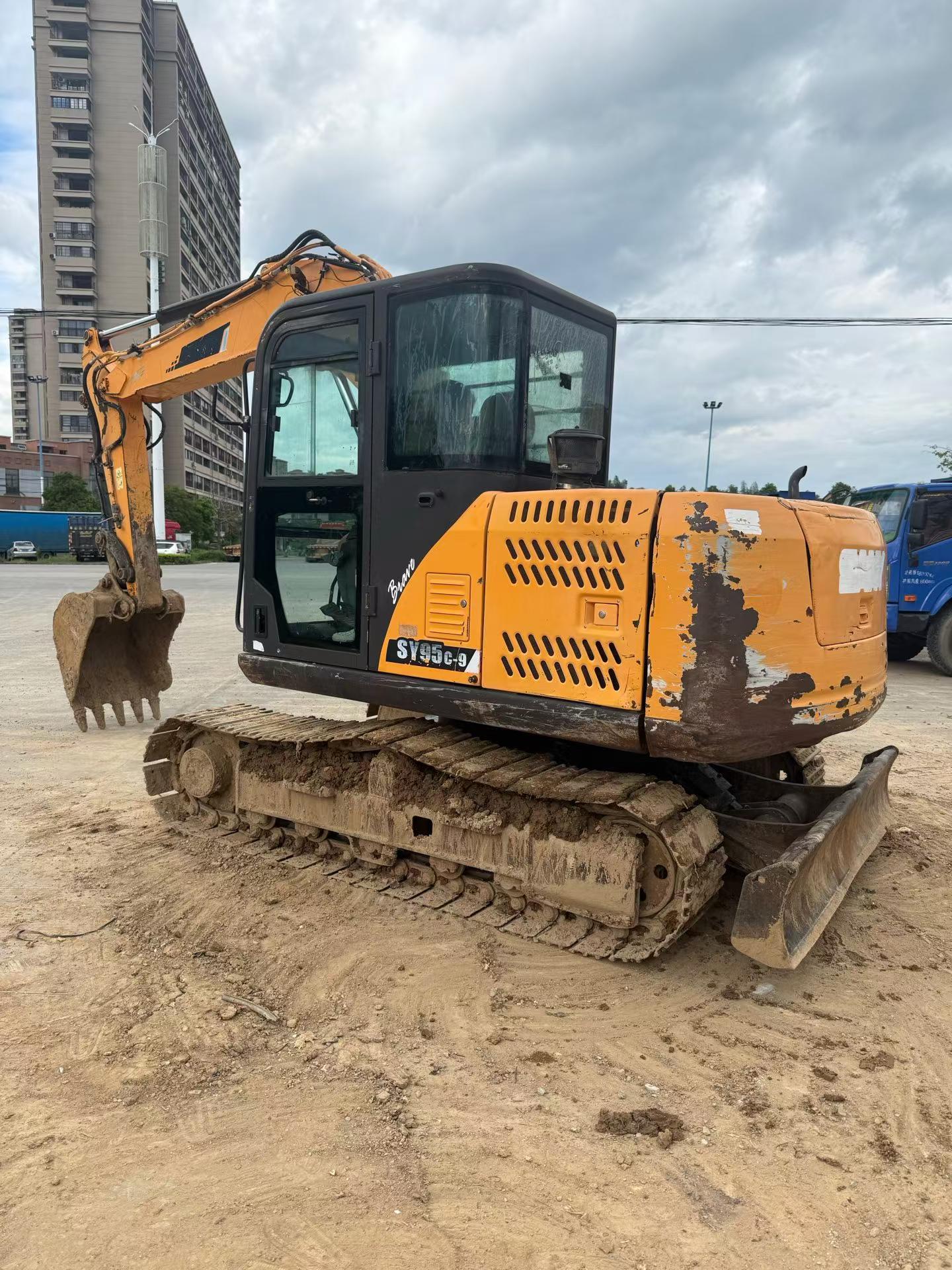 Buy Sany SY95C Used Excavator / 3