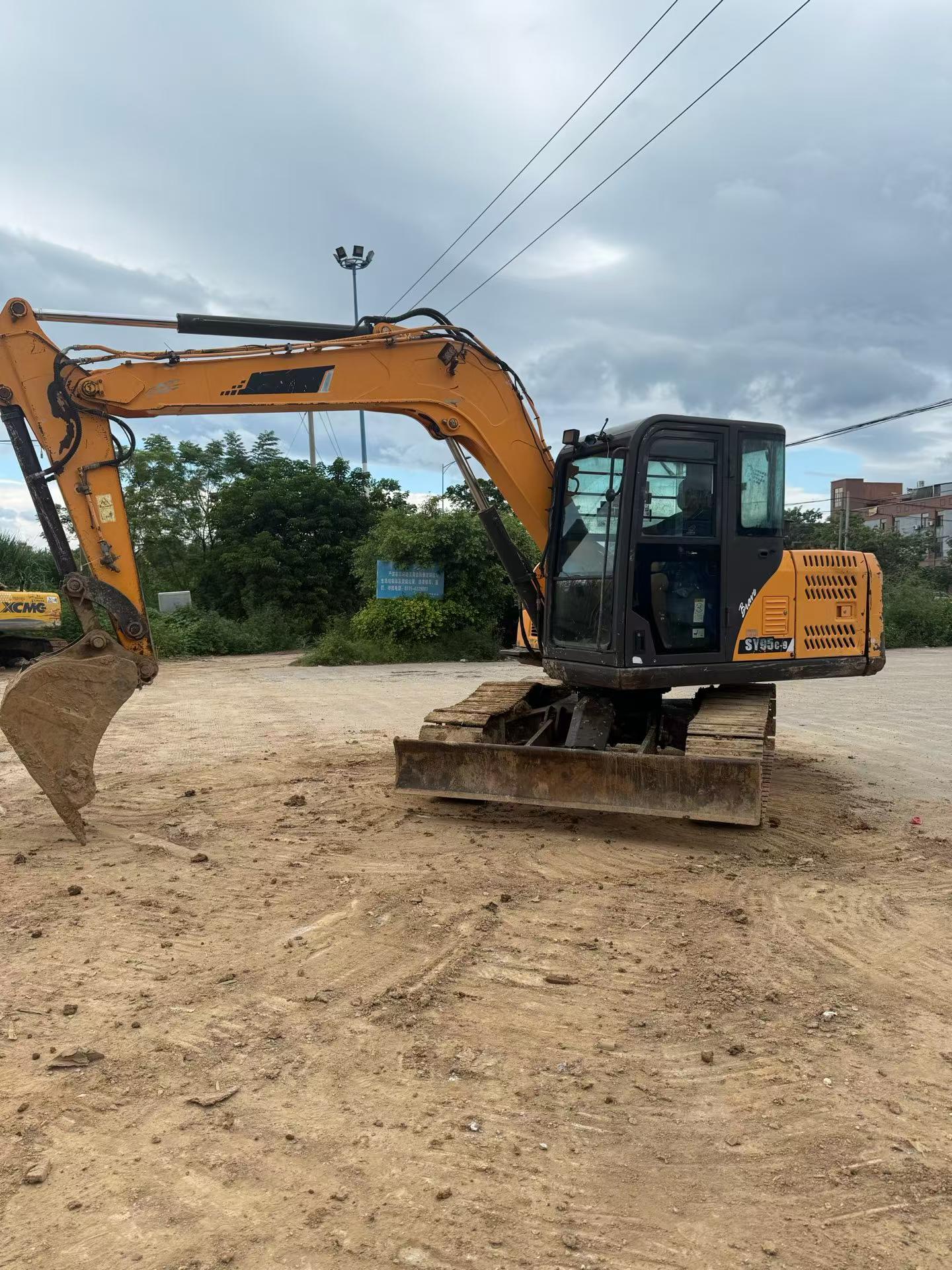 Buy Sany SY95C Used Excavator / 2