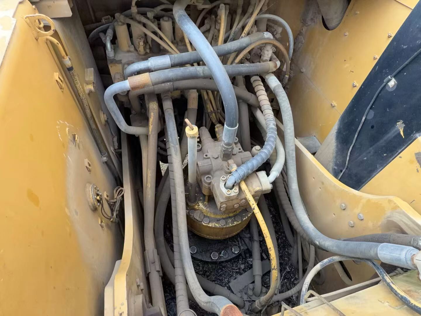 Buy Caterpillar 323DL Used Excavator / 6