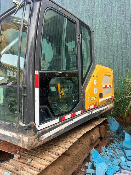 Buy XCMG XE135B Used Excavator / 1
