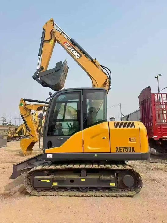 Buy XCMG XE75DA Used Excavator / 1
