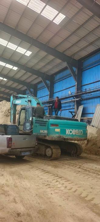 Buy Kobelco SK200 Used Excavator / 1