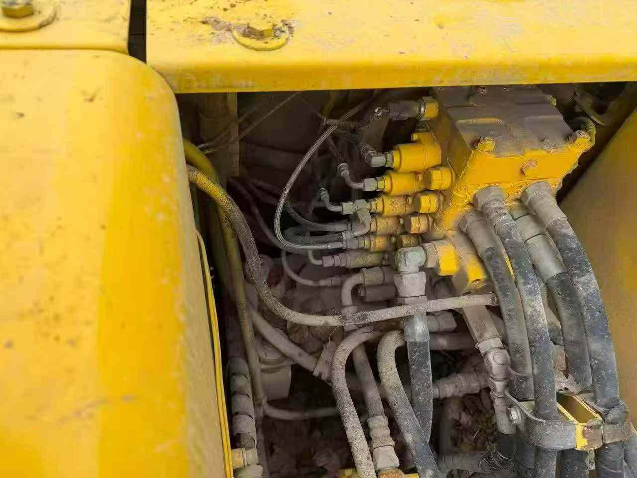 Buy Komatsu PC130 Used Excavator / 8