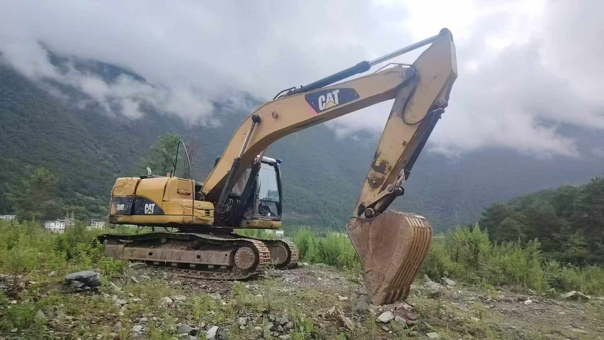 Buy Caterpillar 320D Used Excavator / 7